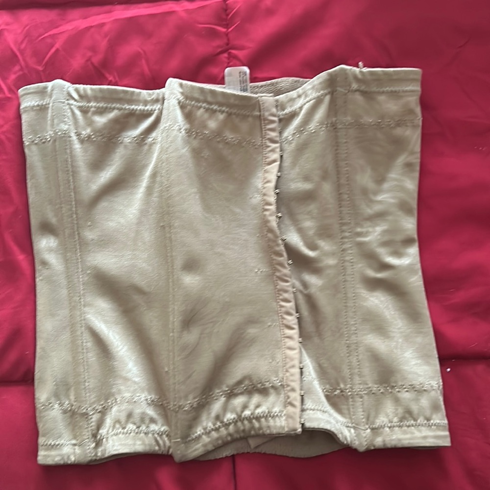 Size medium shape corset shape ware